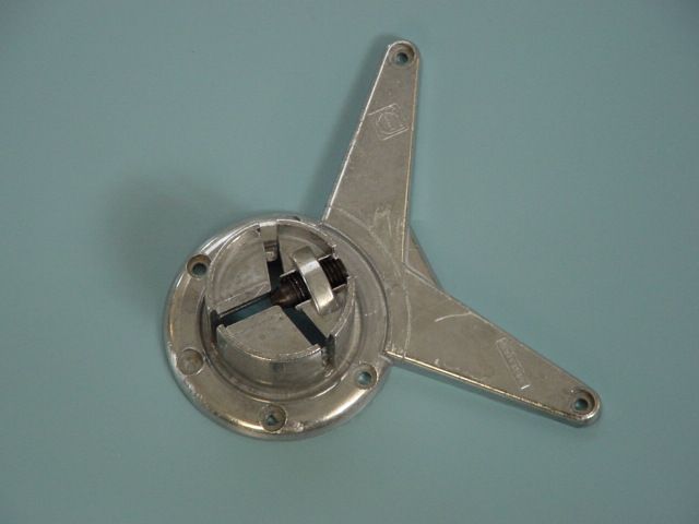 615 FELFOGATÓ TALP, ALUMINIUM - ASZTALLÁB