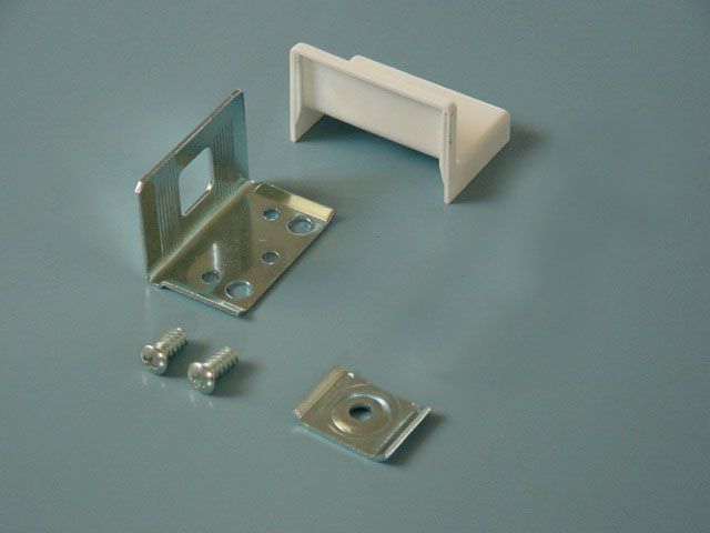 345-ÖS VASALAT, FEHÉR 56×35×35 mm SZEKRÉNY FÜGGESZTŐ