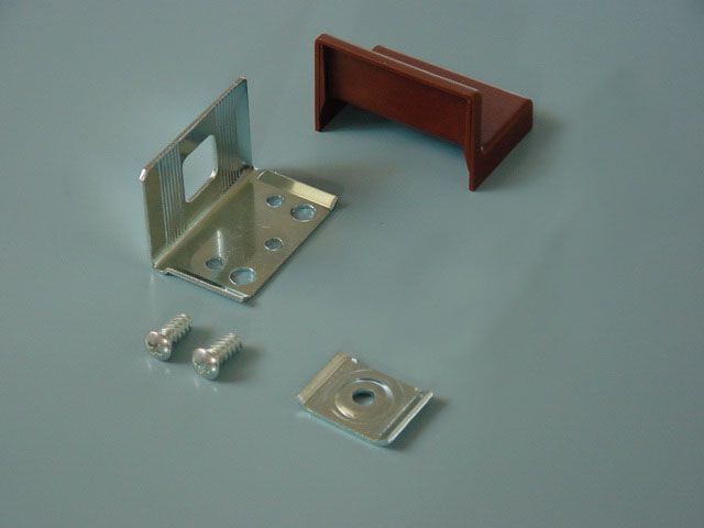 345-ÖS VASALAT, BARNA 56×35×35 mm SZEKRÉNY FÜGGESZTŐ