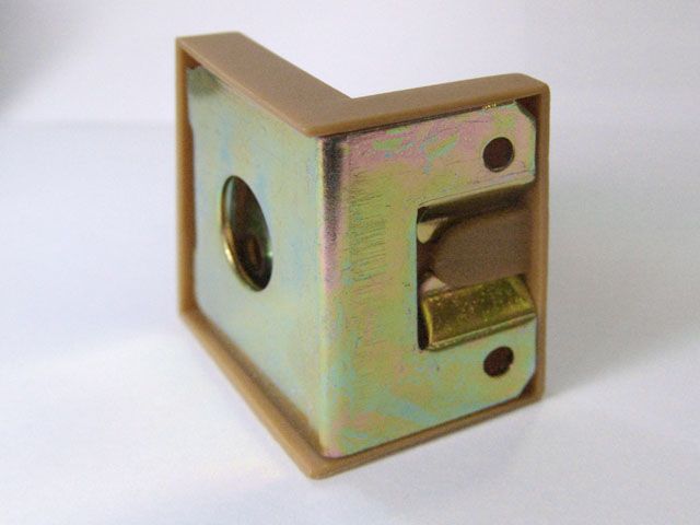 FÜGGESZTŐ 48104, FEHÉR 50X35,2X7 mm SZEKRÉNY FÜGGESZTŐ