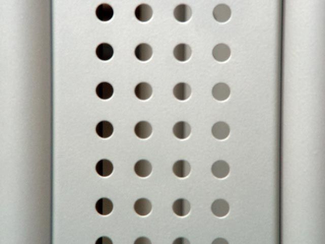 BETÉT TOKYO 582mm, ALUMINIUM RAL9006 kör-lyukas IRODABÚTOR PROGRAM