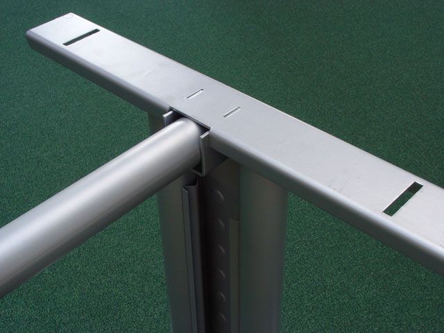 ÁTKÖTŐELEM CSÖVES 1600mm, ALUMINIUM RAL9006 aluminium IRODABÚTOR PROGRAM