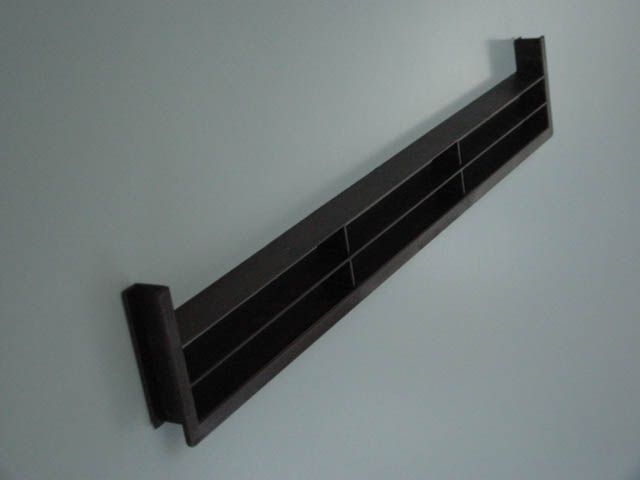 449 LÁBAZATELEMBE ÉPITHETÖ, FEKETE 390x65x18 mm SZELLÖZÖRÁCS