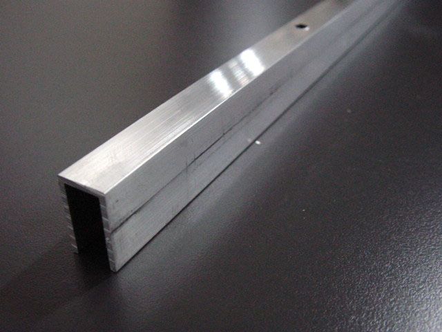 ALSÓ VEZETŐPROFIL 251, ALUMINIUM 2 fm TOLÓAJTÓ SZERELVÉNY