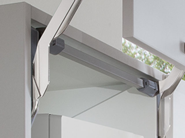 372.33.694 ÖSSZEKÖTŐ RÚD EZÜST 900mm, FREE UP                 FEL ÉS LENYILÓ VASALÁSOK      