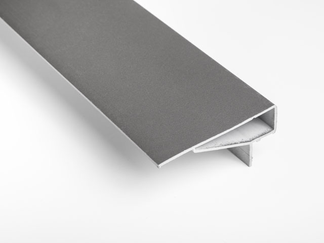 7963 FELSŐ TAKARÓ PROFIL EZÜST 70x30mm 2,6m                   