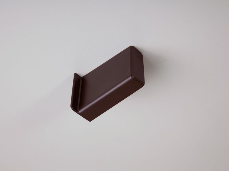 806-OS TAKARÓSAPKA JOBBOS SÖTÉT BARNA 67x43x26mm FÜGGESZTŐ ELEMEK