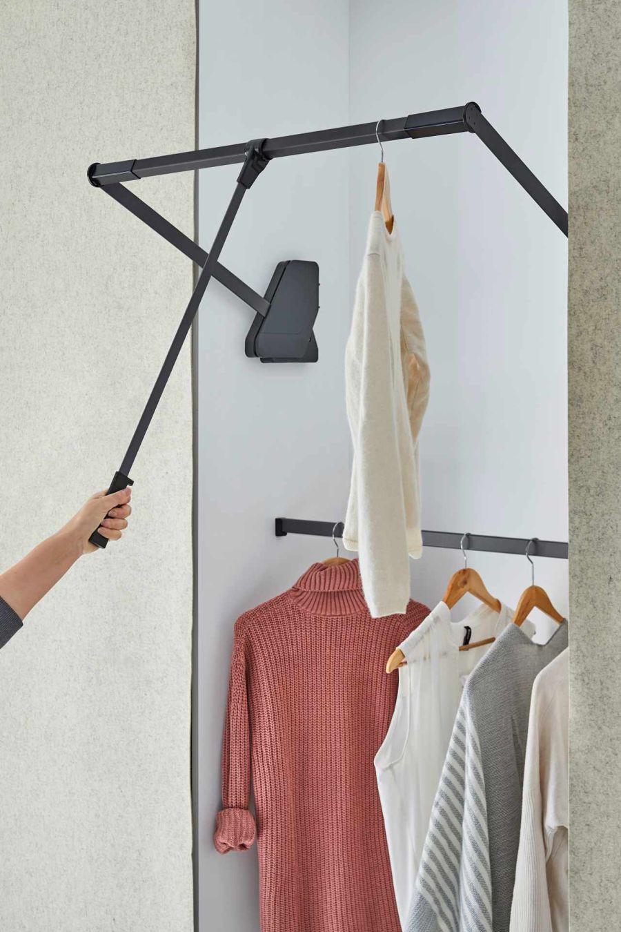 Kesseböhmer CONERO ruhalift terhelhető: 0,5-12 kg szélesség: 445-628 mm fekete