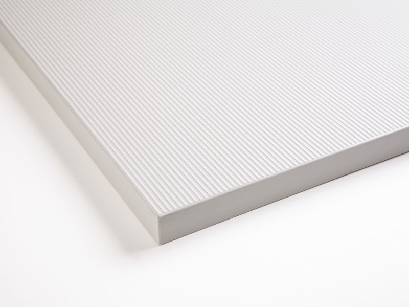 0038 OP 3D BORDÁZOTT VILÁGOSSZÜRKE 2800x1220x19mm KONFEKCIONÁLT PET SZUPERMATT EVO+